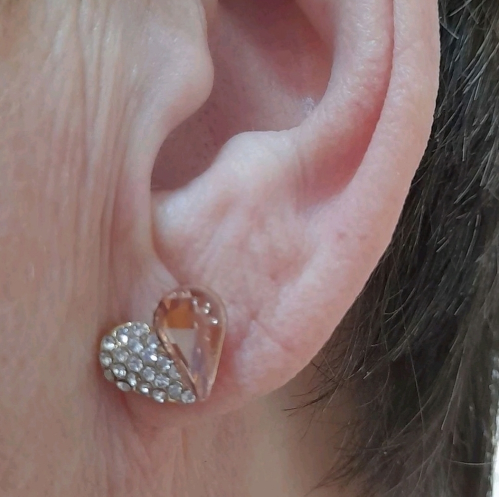 Pink Heart Stud Earrings Gold Tone Dainty Rhinestone Romantic Coquette 💖 - Picture 10 of 10